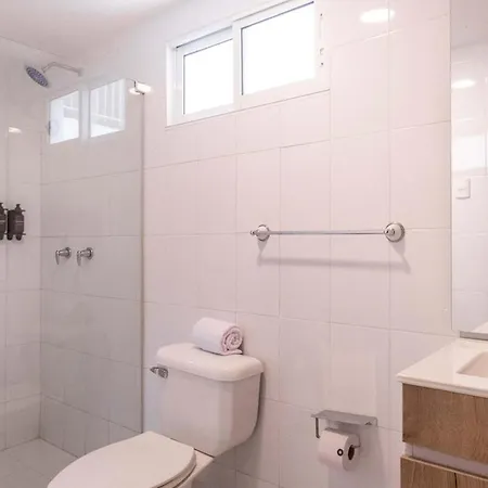 Serene Bay By Wynwood House *
