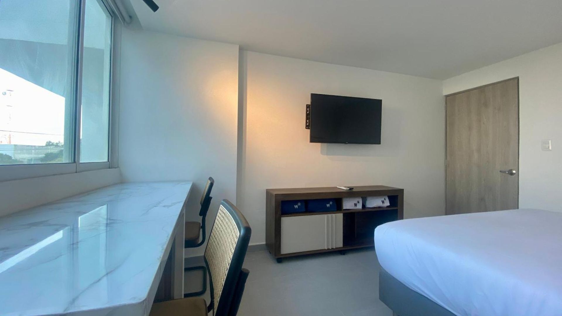 Serene Bay By Wynwood House