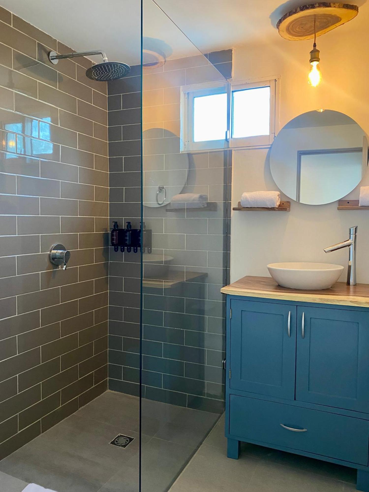 Serene Bay By Wynwood House